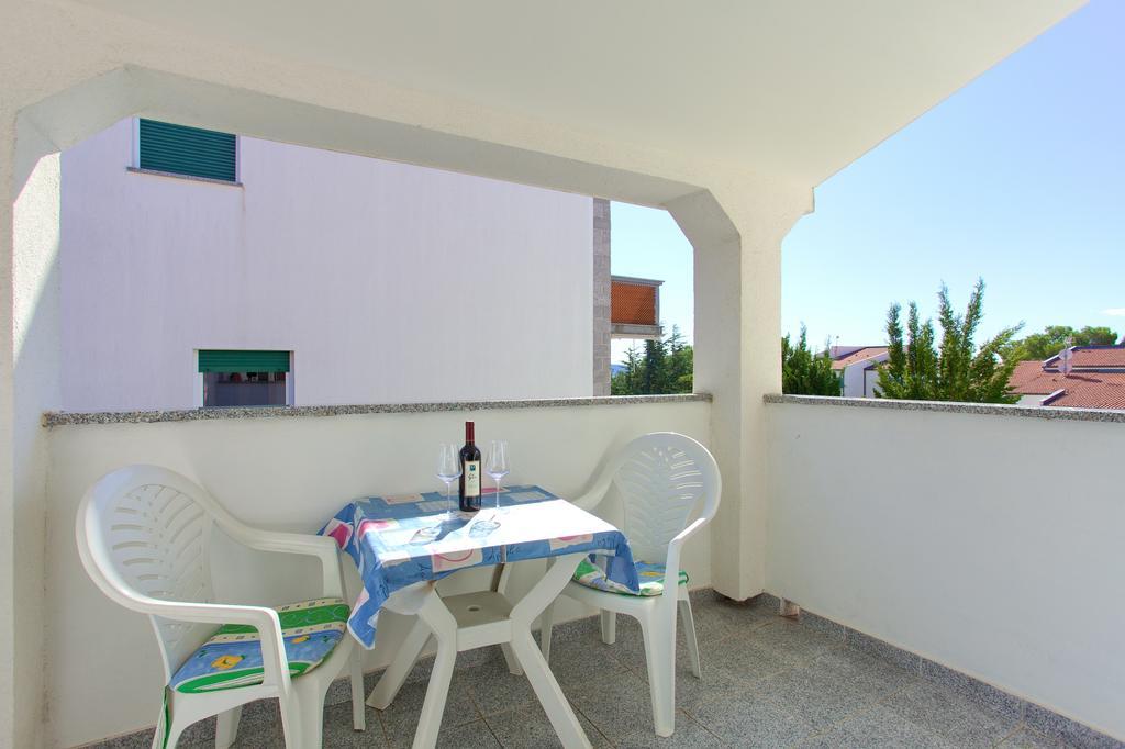 Apartments Vlatko Krk Town Exterior foto