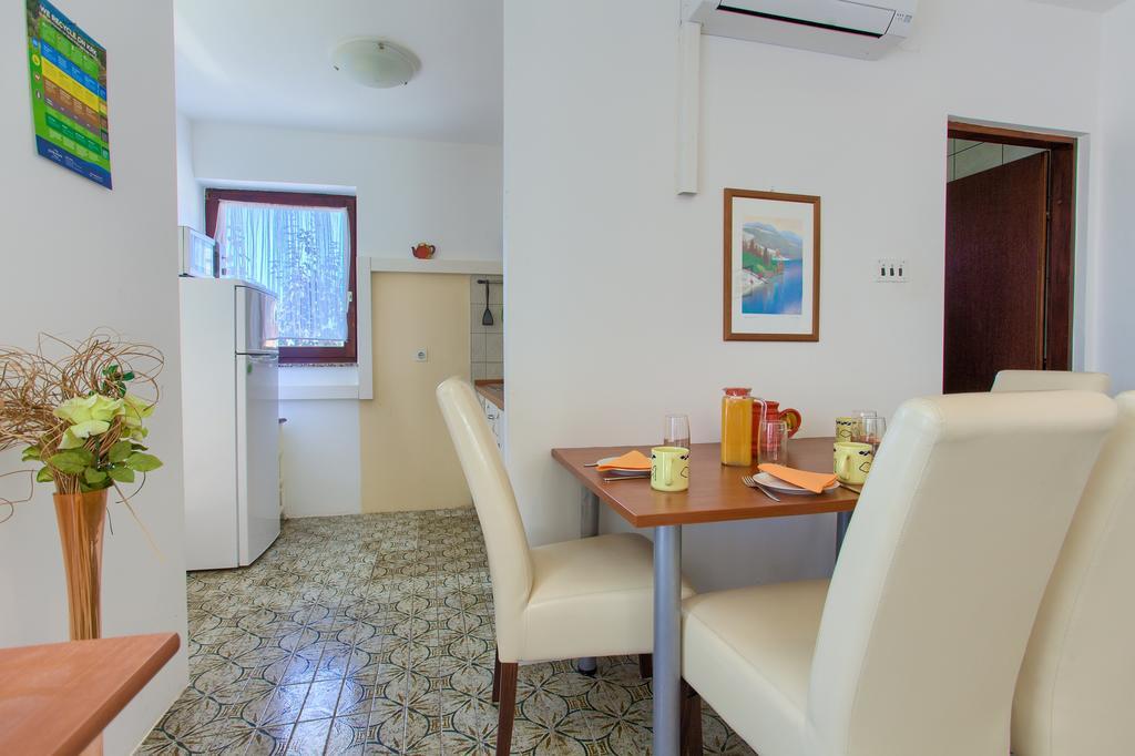 Apartments Vlatko Krk Town Exterior foto